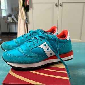 Women’s size 7 Saucony Jazz Original. aqua/orange